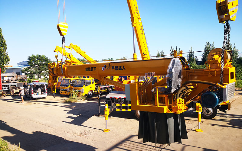 MNK-CY600 Telescopic Boom Marine Crane